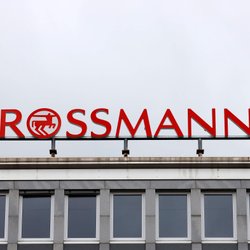 Garten-Highlight: Diese Solar-Schwimmkugeln von Rossmann sorgen für Stimmung
