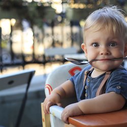 Warum und ab wann ist ein Esslernbesteck für Babys sinnvoll?