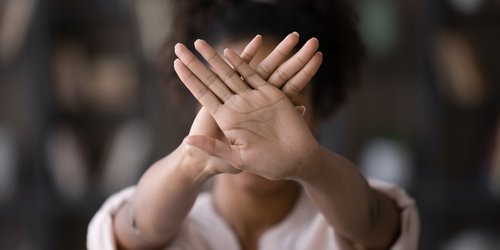 Vom Grenzen-Bulldozer bis zur Dauer-Kritikerin: 8 Typen in der Familie, bei denen Abstand Selbstliebe ist