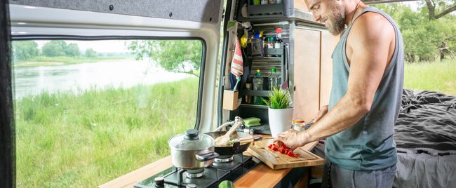 Von Minikaffeemaschine bis Klappstuhl: Diese 9 Amazon-Gadgets dürfen in eurer Campingküche nicht fehlen