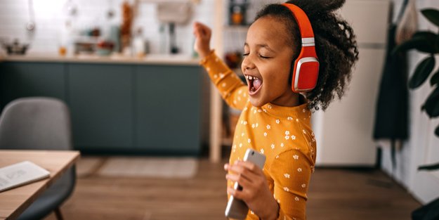 Musikgeschmack ohne MTV: So begleitet ihr eure Kinder auf ihrer musikalischen Entdeckungsreise