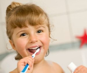 Die ersten Zähne: Ab wann müssen Kinder zum Zahnarzt?