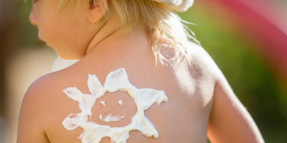 Sunscreens for children: These three well-known brands fail the Eco-test