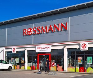 Jetzt bei Rossmann: Dieses beliebte Esel-Schmusetuch für Babys ist wirklich niedlich