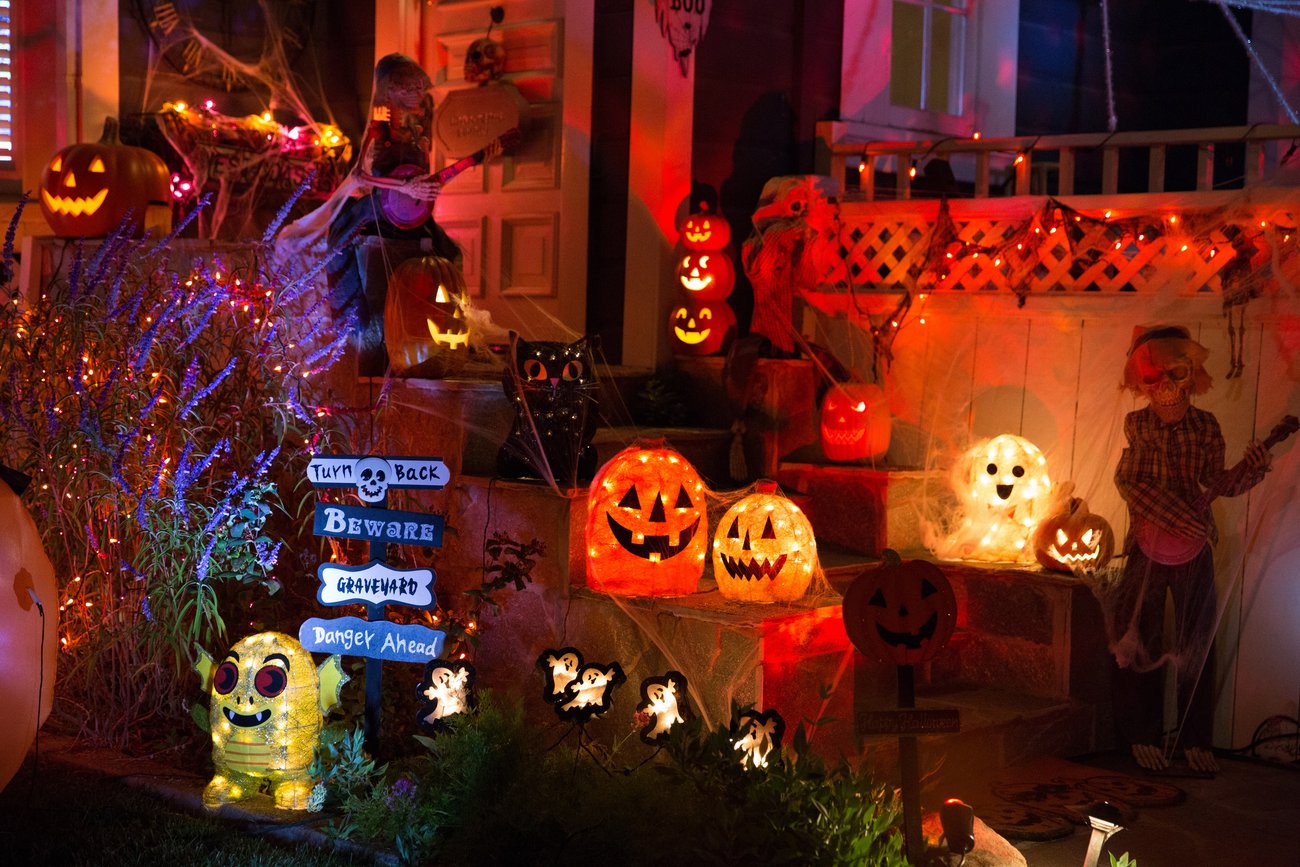 Halloween Geschirr Set – 100 Teile, Aus Recycelbarem Papier, Mit Kürbis-Motiven | Für Halloween- & Horrorpartys
