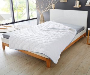 Aldi verkauft praktische Vier-Jahreszeiten-Bettdecke zum Spottpreis