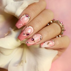 Astro-Beauty: Die ideale Nagellackfarbe für jedes Sternzeichen