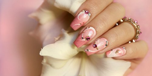 Astro-Beauty: Die ideale Nagellackfarbe für jedes Sternzeichen