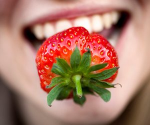 Weiße Erdbeeren, die nach Ananas schmecken? Diese spannenden Erdbeerfakten überraschen jeden