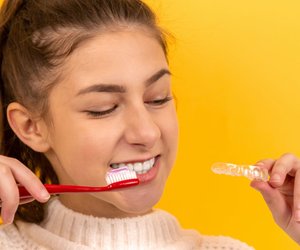 Zahnpasta: So viel brauchst du wirklich beim Zähneputzen