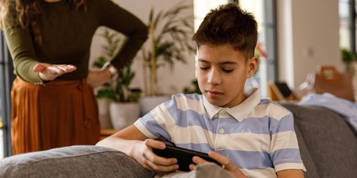 Teenager ignorieren Eltern nicht absichtlich – Schuld ist das Gehirn!