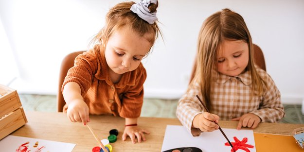 Sollten Geschwister in die gleiche Kita-Gruppe gehen?