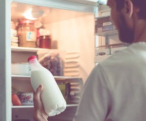 Kühlschrank richtig einräumen: So bleiben Lebensmittel frisch