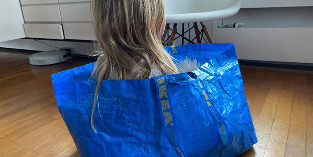 Kreativer Liebesbeweis: Was Fans alles aus der blauen IKEA-Tasche zaubern