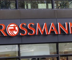 Kleine Auszeiten: Das neue extragroße Schulterkissen von Rossmann begeistert alle