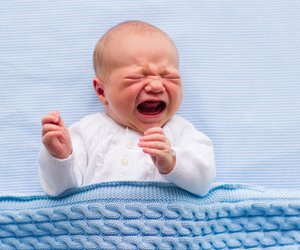 Ein Baby schreien lassen? Wissenschaftler und Elternherz sagen "Nein"
