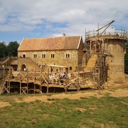 Beeindruckend: Diese Burg wird mit mittelalterlichen Bautechniken errichtet