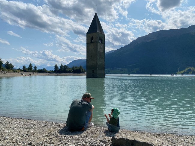 Ausflugs-Tipp von Kollegin Sarah Plück für Südtirol mit Kindern: Der Reschensee im Vinschgau mit seinem Turm