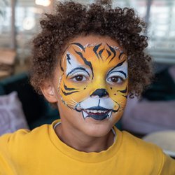 Tiger schminken: So schminkt ihr Schritt für Schritt ein Tigergesicht