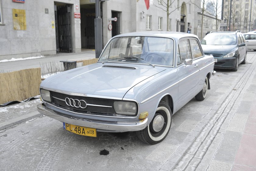 Ein Audi 60 in Warschau, Polen am 27. Februar 2018