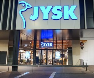 Entspannt zurücklehnen: JYSK verkauft verstellbaren Positionsstuhl LOMMA zum halben Preis