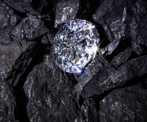 Wie entsteht ein Diamant? Ein kostbarer Schatz aus der Erde