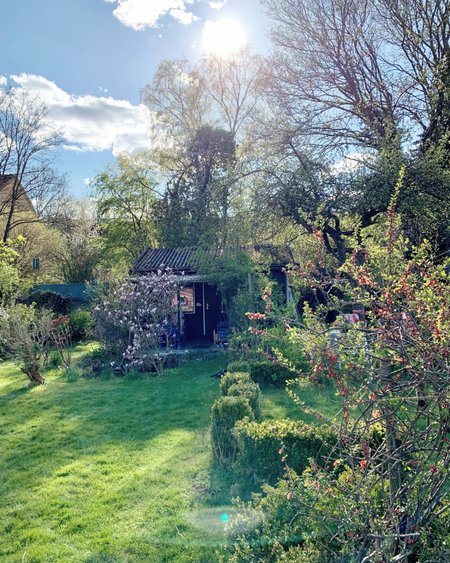 Ein echter Rückzugsort nach dem Feierabend: Die Gartenlaube. Durch unsere Trenntoilette auch ein Ort, an dem man sich endlich gerne länger aufhält. Quelle: Eigene Aufnahme Ein echter Rückzugsort nach dem Feierabend: Die Gartenlaube. Durch unsere Trenntoilette auch ein Ort, an dem man sich endlich gerne länger aufhält. Quelle: Eigene Aufnahme