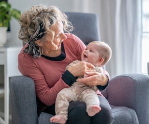 Boomer-Alarm bei Oma & Opa: Erkennst du diese 6 schwierigen Großeltern-Typen? 