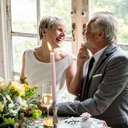 Goldene Hochzeit? Kein Stress! 19 Geschenkideen für jedes Budget, die garantiert ankommen