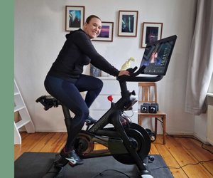 Peloton Bike im Test: Lohnt sich der Fitness-Trend für Eltern?