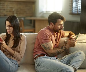 Smartphone statt Augenkontakt? 7 Gewohnheiten, die deine Ehe ruinieren könnten