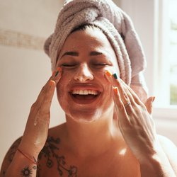 Azelainsäure in der Schwangerschaft: Ist das trendy Akne-Must-have sicher?