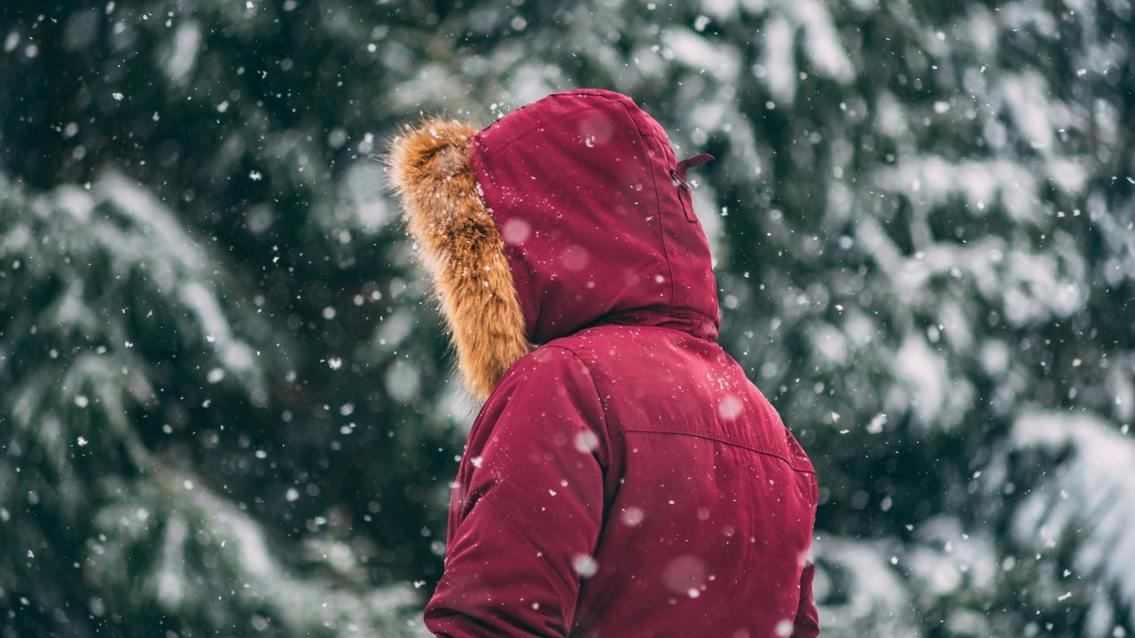 Eine Winterjacke gehört regelmäßig, aber auch nicht zu oft in die Wäsche.