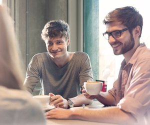 Psychologie: 10 Smalltalk-Sätze, die kaum jemand sagt – und sofort Sympathie wecken