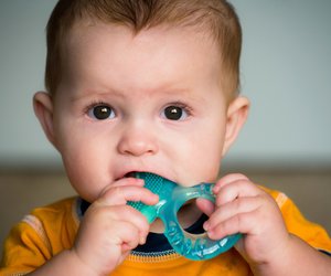 Beißring fürs Baby: Diese 7 Zahnungshilfen haben Öko-Test restlos überzeugt
