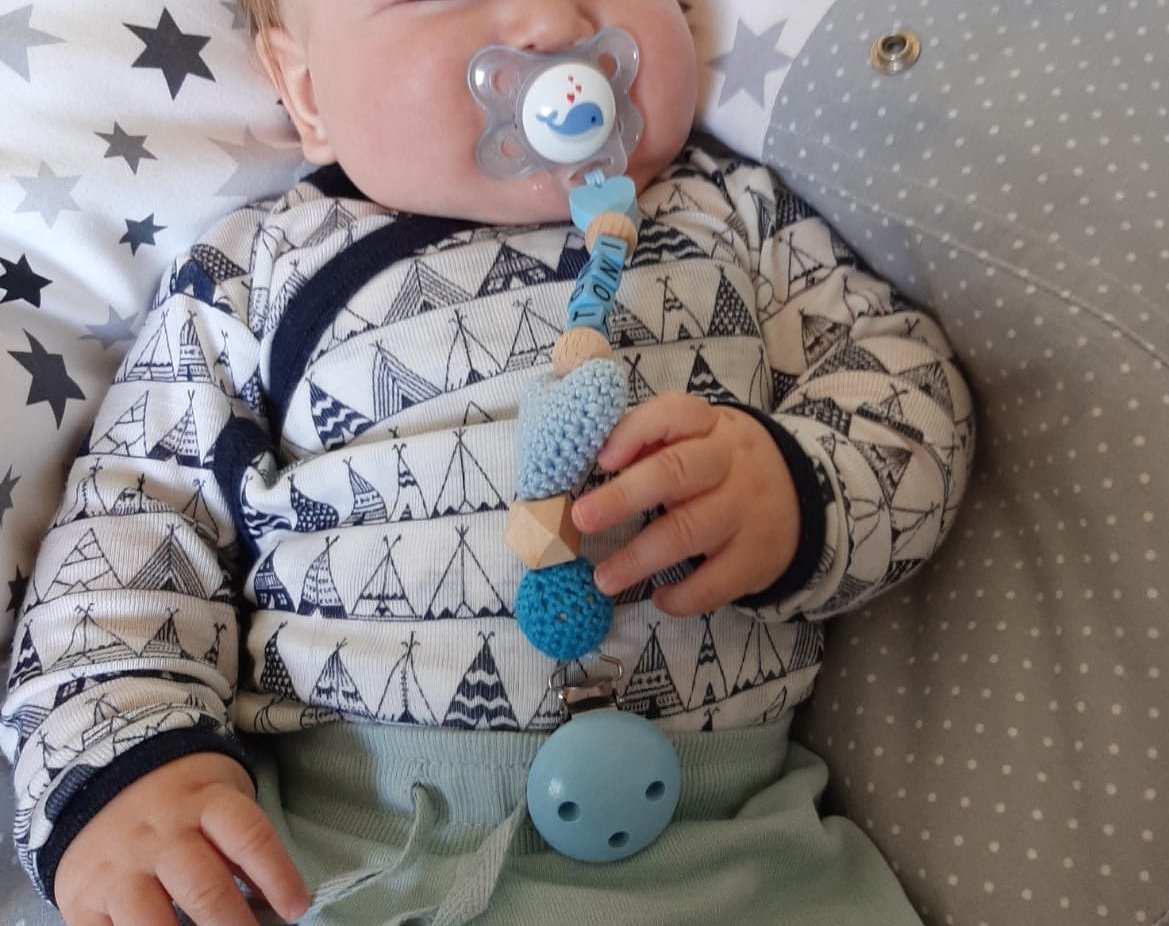 DIY Schnullerkette mit Namen DIY Schnullerkette mit Namen