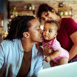 Mütterrente III: Warum die nächste Reform Mamas & Papas von erwachsenen Kindern freut – und warum sie trotzdem umstritten ist