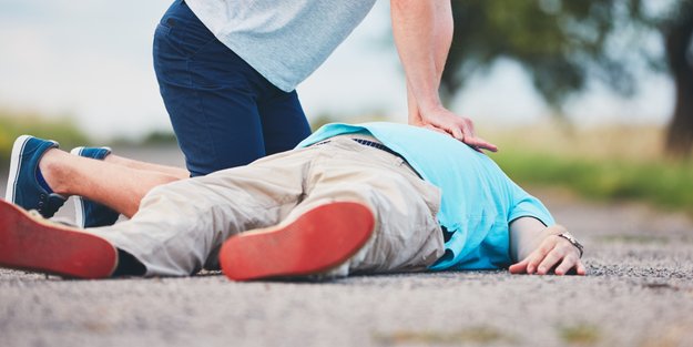 Erste Hilfe bei Erwachsenen & Kindern: Diese wichtigen Unterschiede gibt es