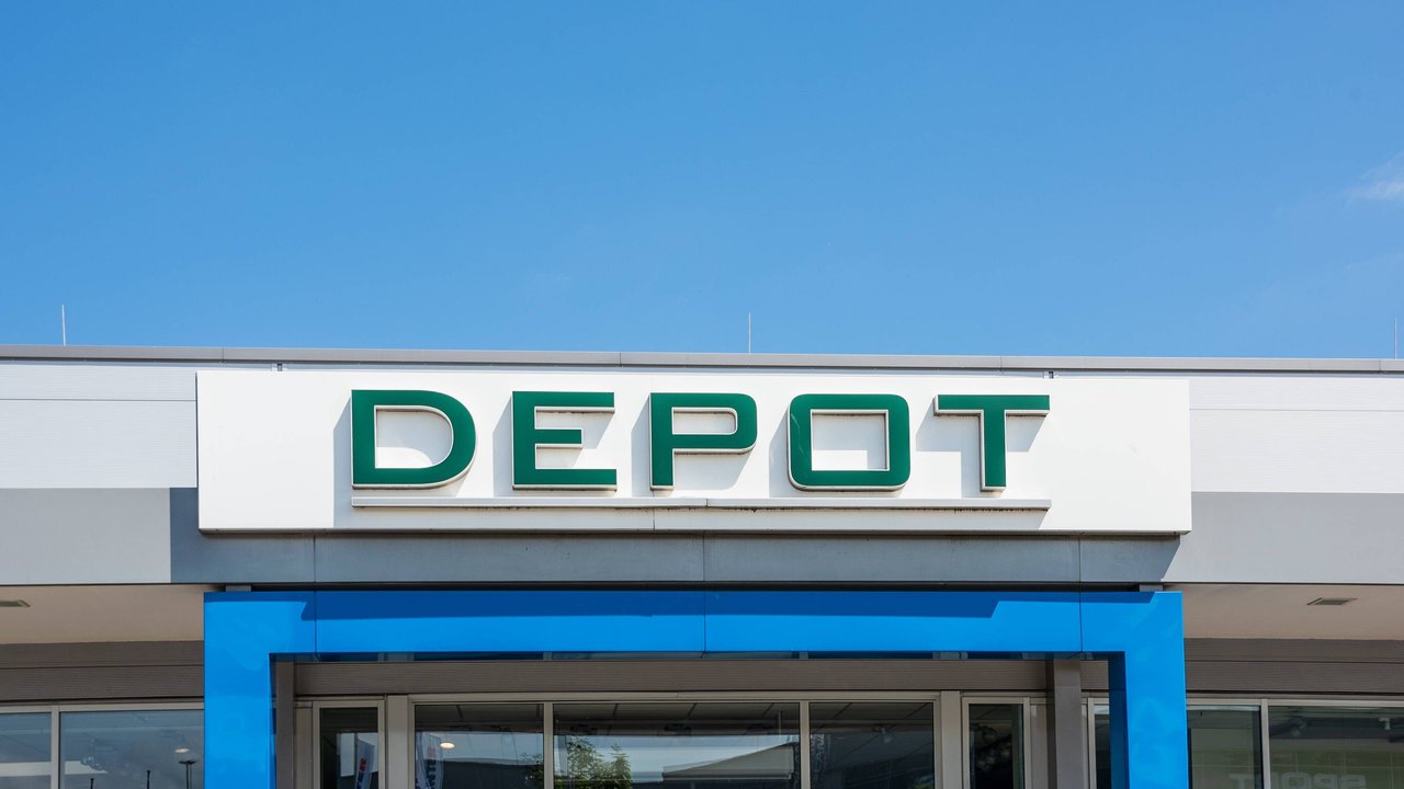 Mit&#x20;diesem&#x20;H&#x00E4;ngesessel&#x20;von&#x20;Depot&#x20;steht&#x20;entspannten&#x20;Stunden&#x20;nichts&#x20;mehr&#x20;im&#x20;Weg.