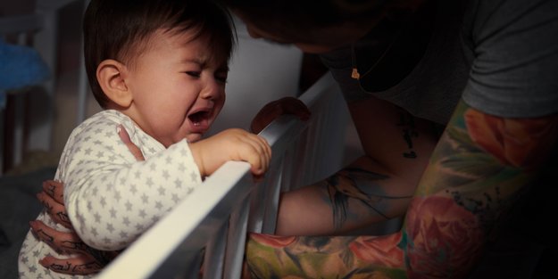 Schlafregression: Darum schläft dein Baby plötzlich schlecht