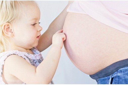 Kinderfragen: Wie kommt das Baby in den Bauch? 