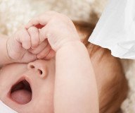 Der Trick mit dem Taschentuch: So schläft dein Baby ein