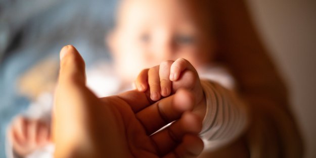 Wenn Baby kalte Hände hat: Was steckt dahinter und wann sollte man sich Sorgen machen?