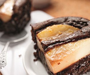 Birnen-Brownies mit Nüssen und Schokolade