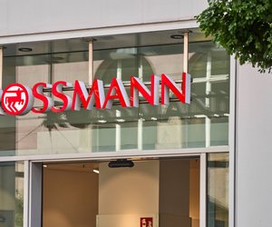 In dieser niedlichen Rossmann-Box finden alle Spielzeuge einen Platz