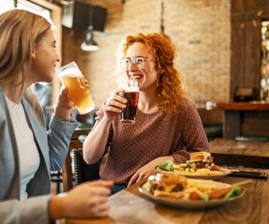 Restaurant-Knigge leicht erklärt: Vermeide diese 6 häufigen Fettnäpfchen beim Essengehen