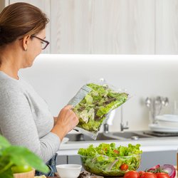 Caesar Salad in der Schwangerschaft: Das solltest du beachten