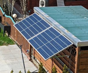 Ihr wollt eine Mini-Solaranlage kaufen? Unser Redakteur hat's getan & gibt gute Tipps