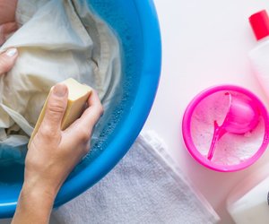 Schmierfleck entfernen: Mit Hausmitteln gegen Fett- und Ölflecke