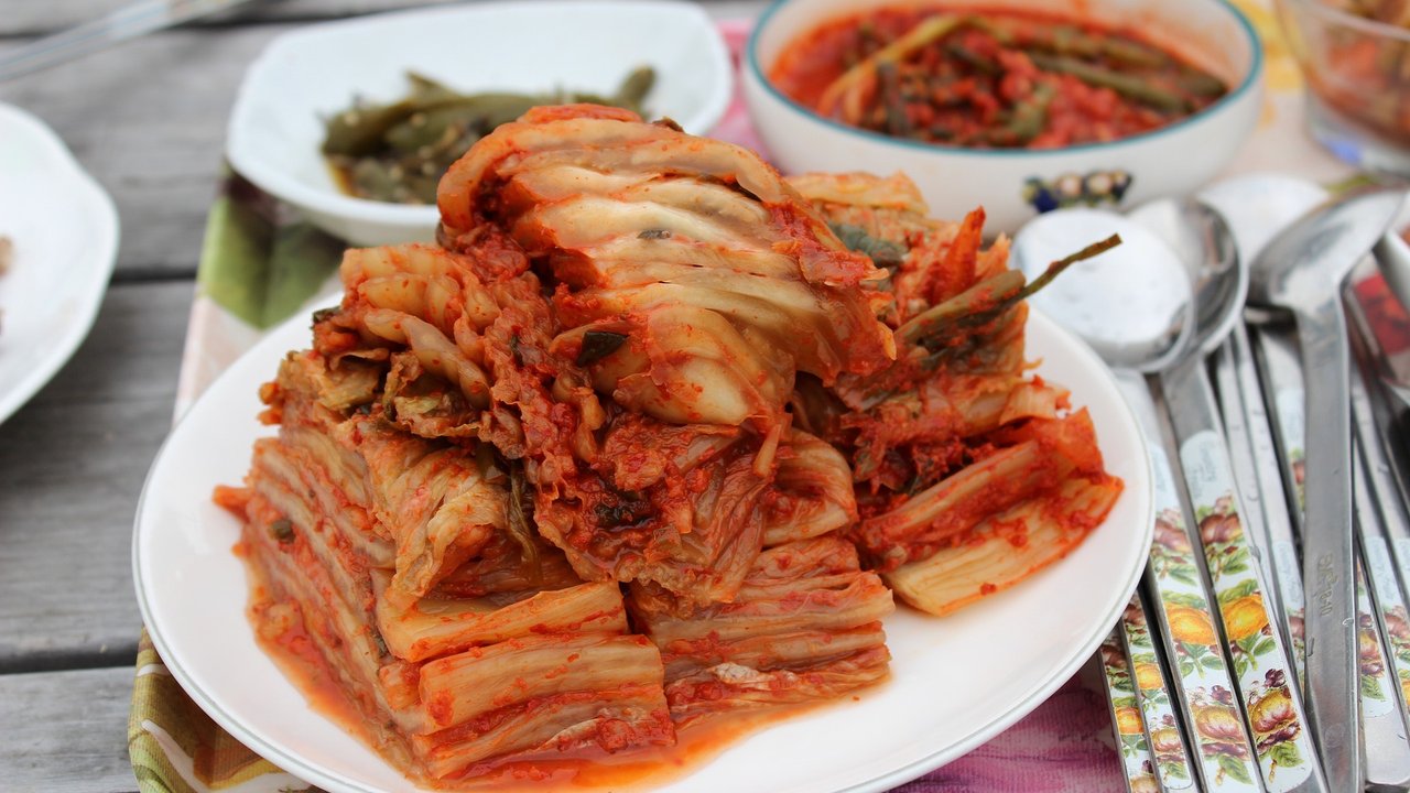Kimchi wird oft aus Chinakohl zubereitet.